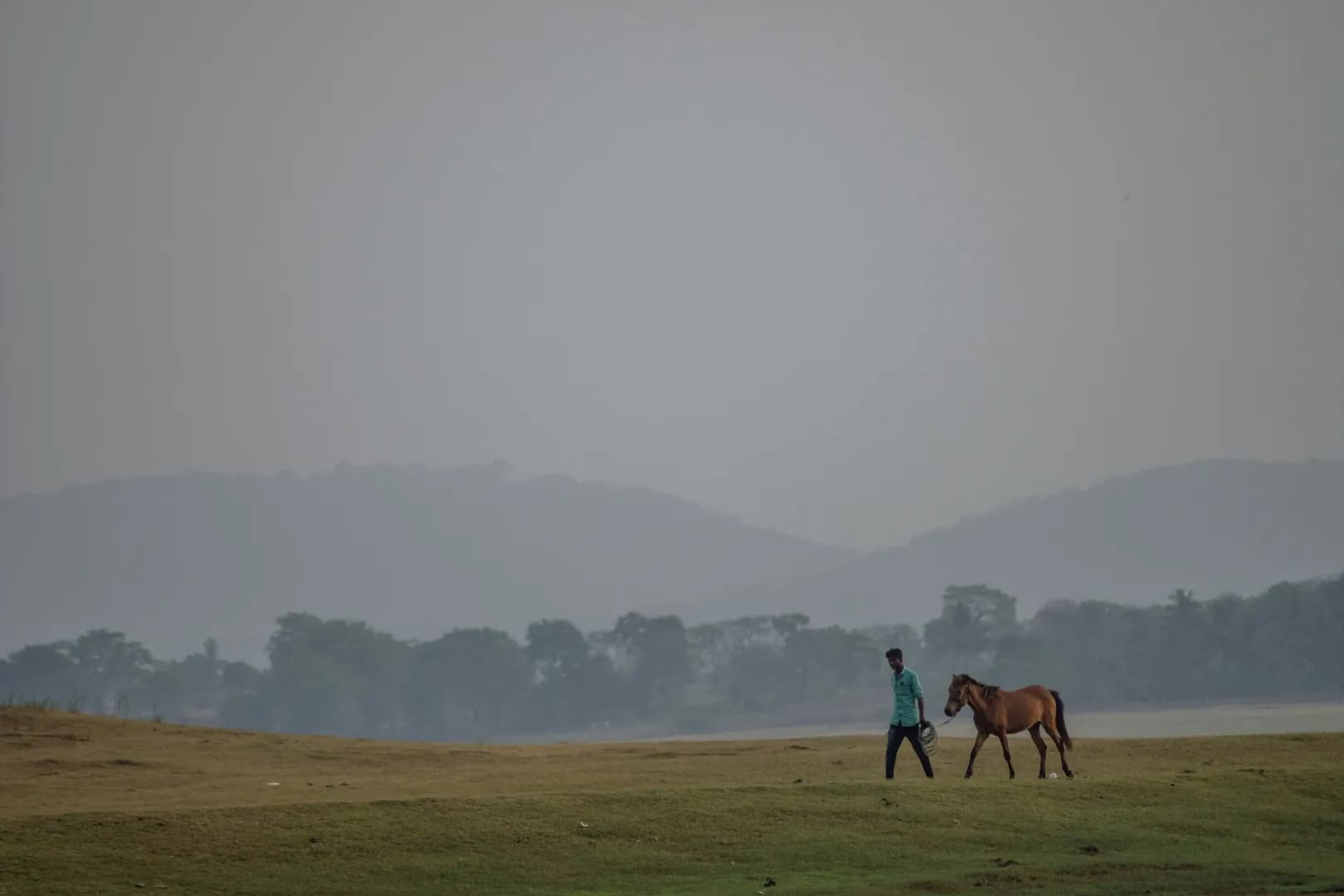 Serene backwater scenery at Kabini Kaanana — the Kabini reservoir at sunset